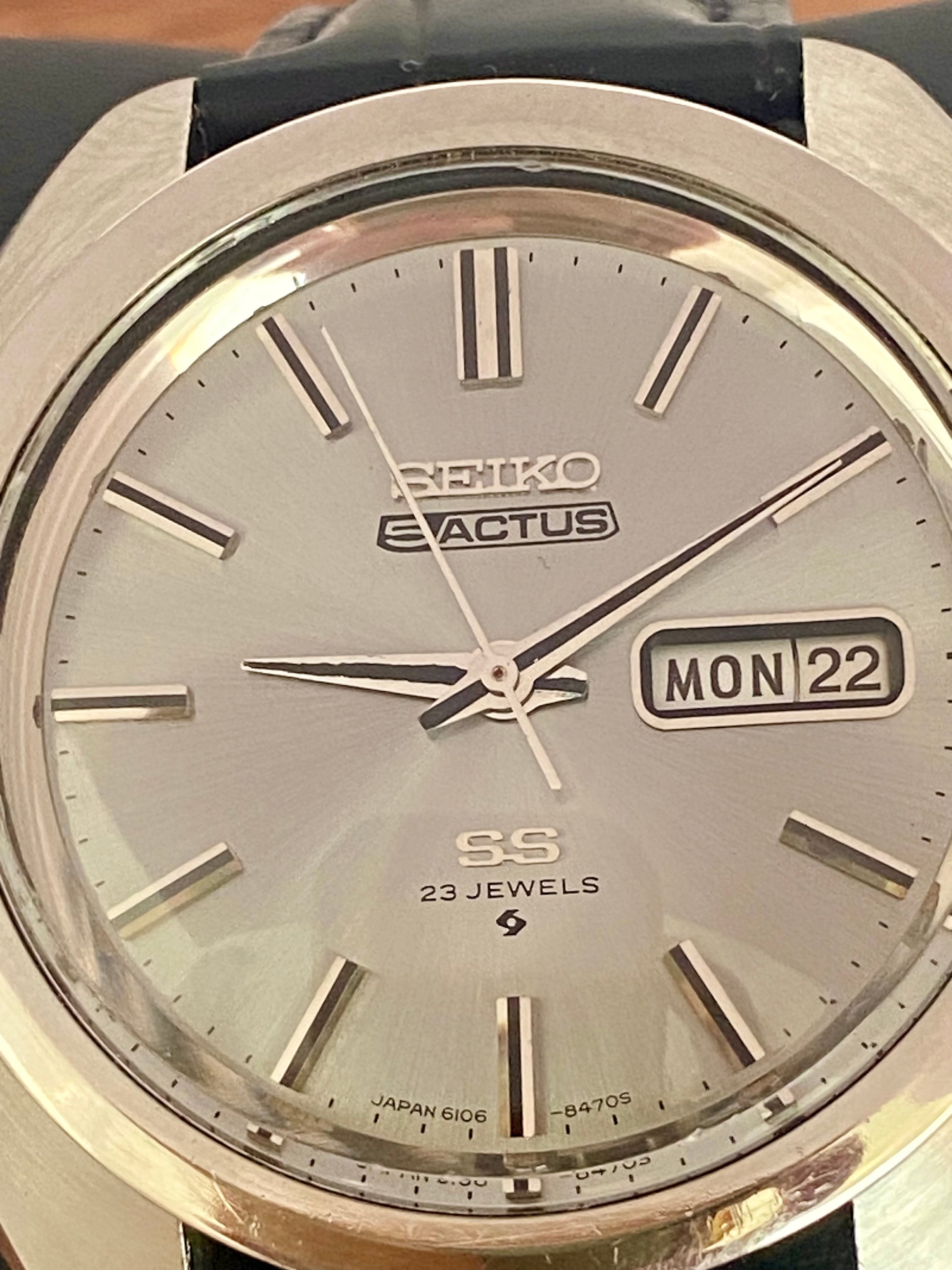intage Seiko 5 Actus 6106-8440 silver sunburst dial close up