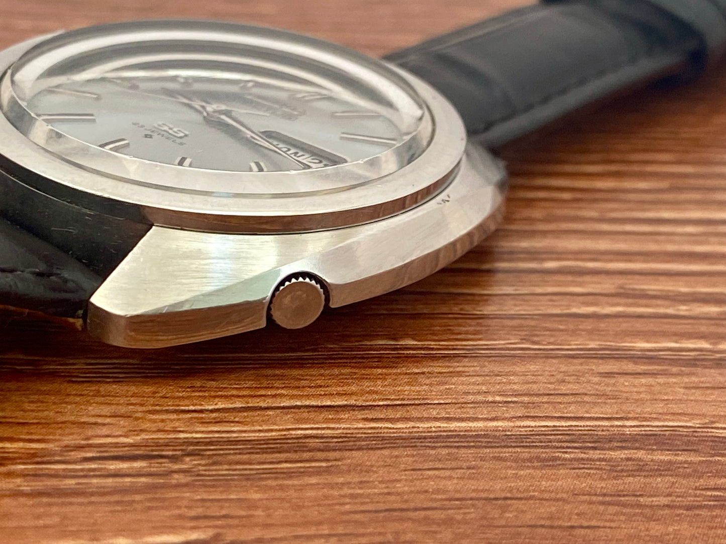 Vintage Seiko 5 Actus dial hour markers silver sunburst