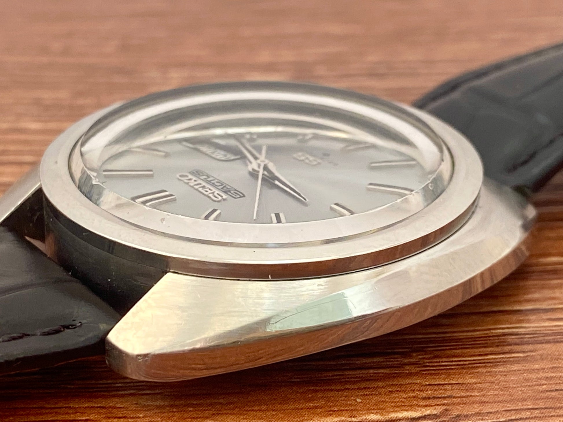 Vintage Seiko 5 Actus dial hour markers silver sunburst