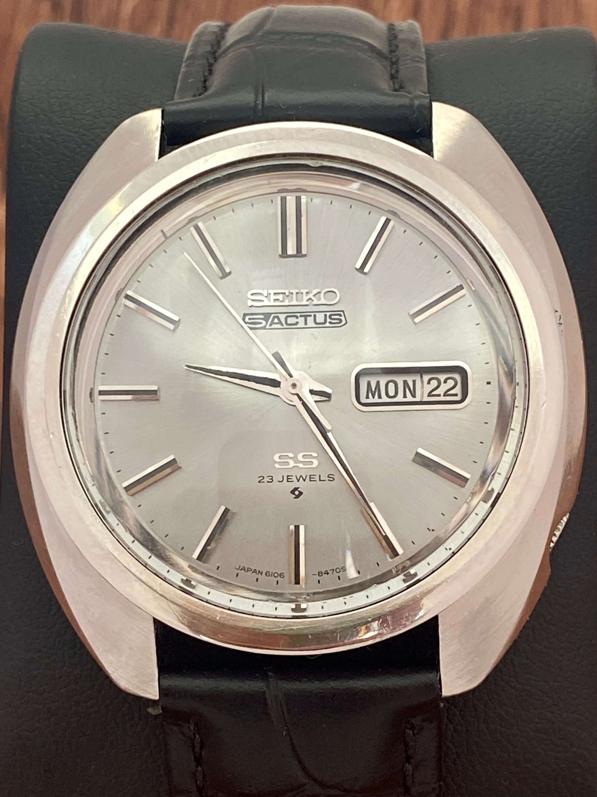 Vintage Seiko 5 Actus 6106-8440 silver sunburst dial automatic watch 1970
