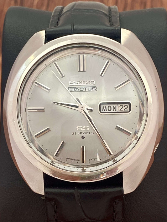 Vintage Seiko 5 Actus 6106-8440 silver sunburst dial automatic watch 1970