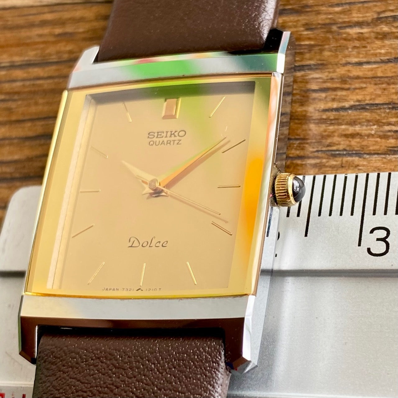 Vintage Seiko Dolce tungsten case width profile view