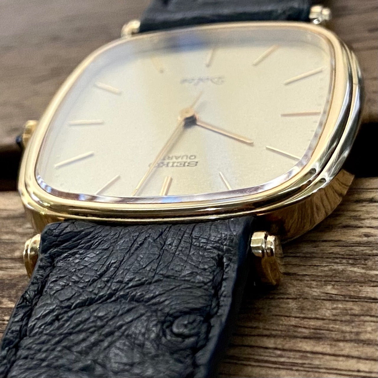 Vintage Seiko Dolce Quartz 5931-5400, Gold Dial, May 1992 UK VINTAGE WATCH LTD