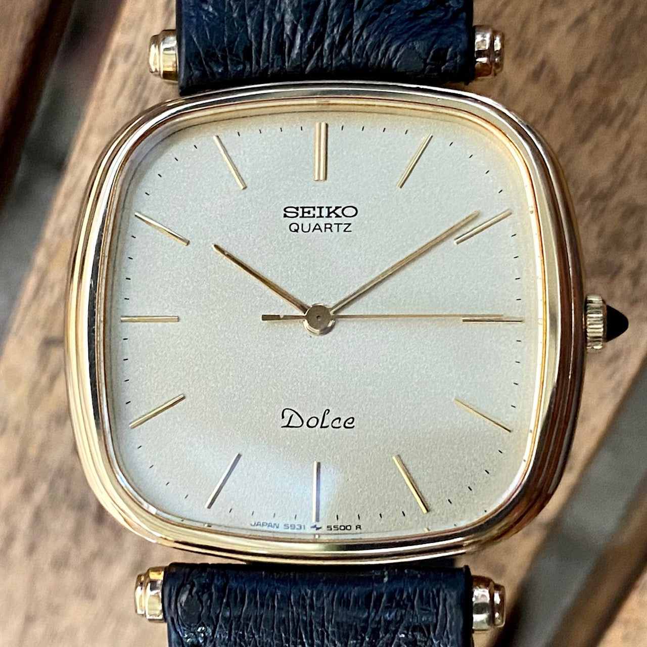 Vintage Seiko Dolce Quartz 5931-5400, Gold Dial, May 1992 UK VINTAGE WATCH LTD