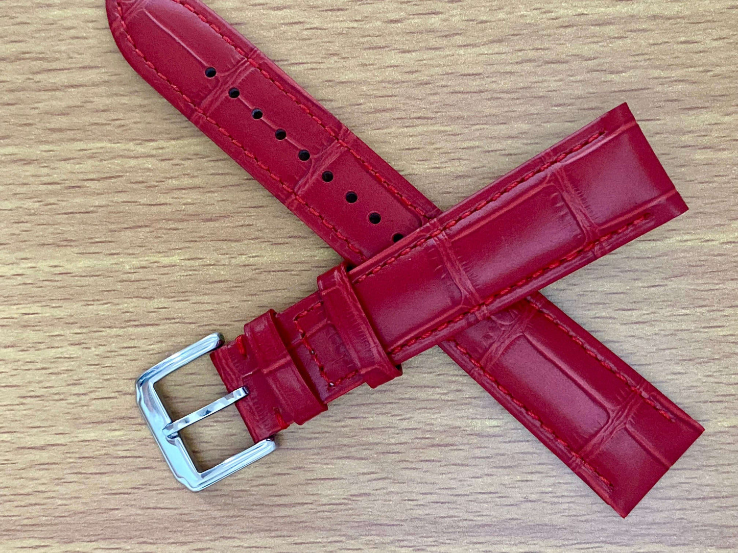 18mm Leather Watch Strap Red Crocodile Imprint  UK VINTAGE WATCH LTD