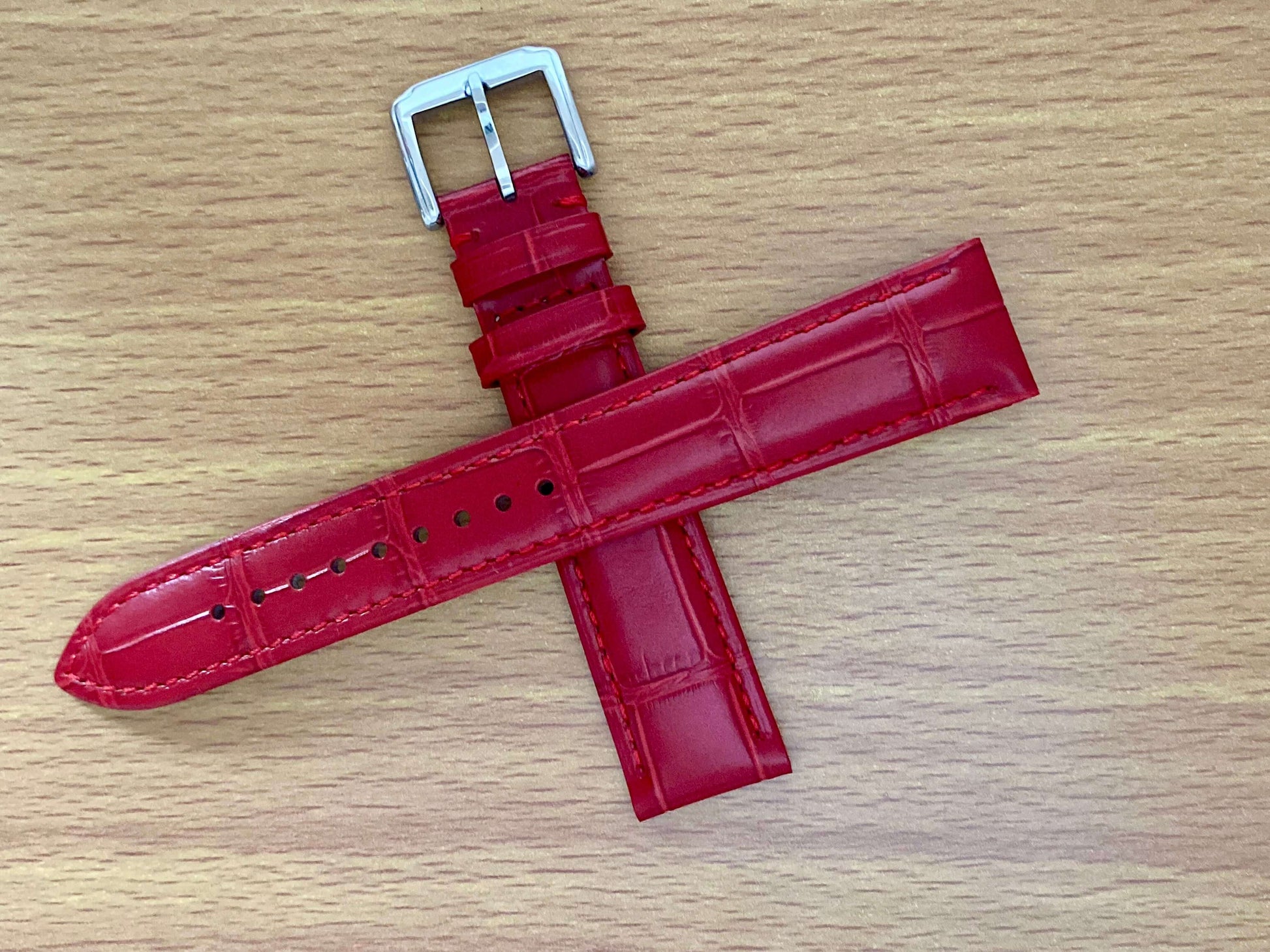 18mm Leather Watch Strap Red Crocodile Imprint  UK VINTAGE WATCH LTD