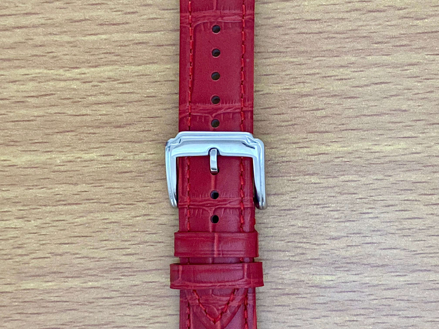 18mm Leather Watch Strap Red Crocodile Imprint  UK VINTAGE WATCH LTD