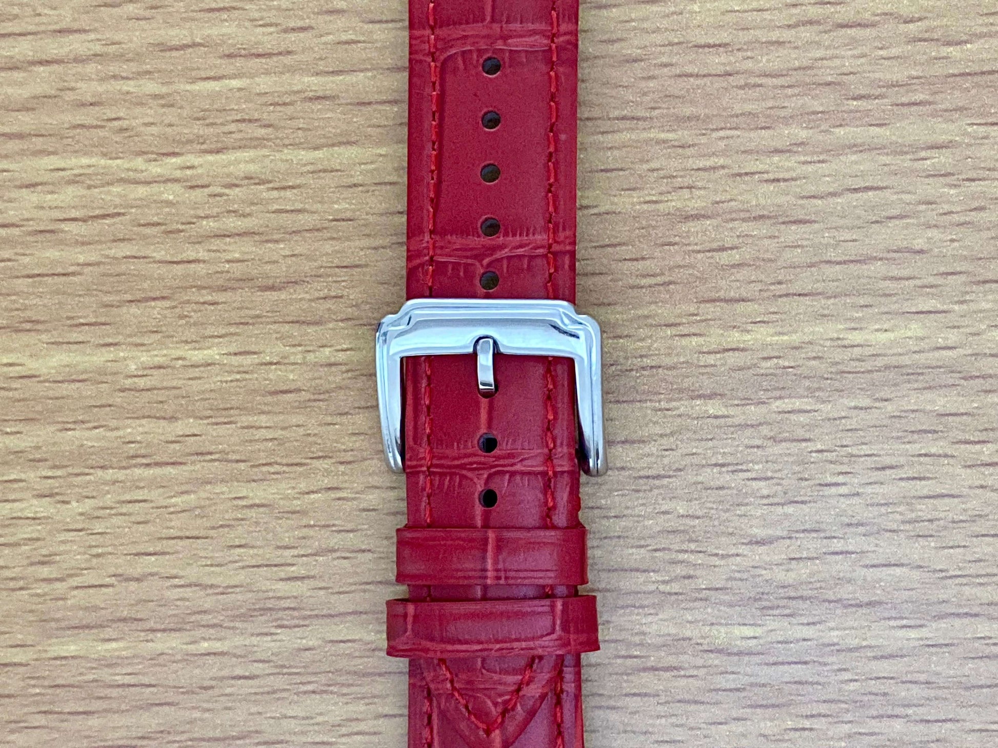 18mm Leather Watch Strap Red Crocodile Imprint  UK VINTAGE WATCH LTD