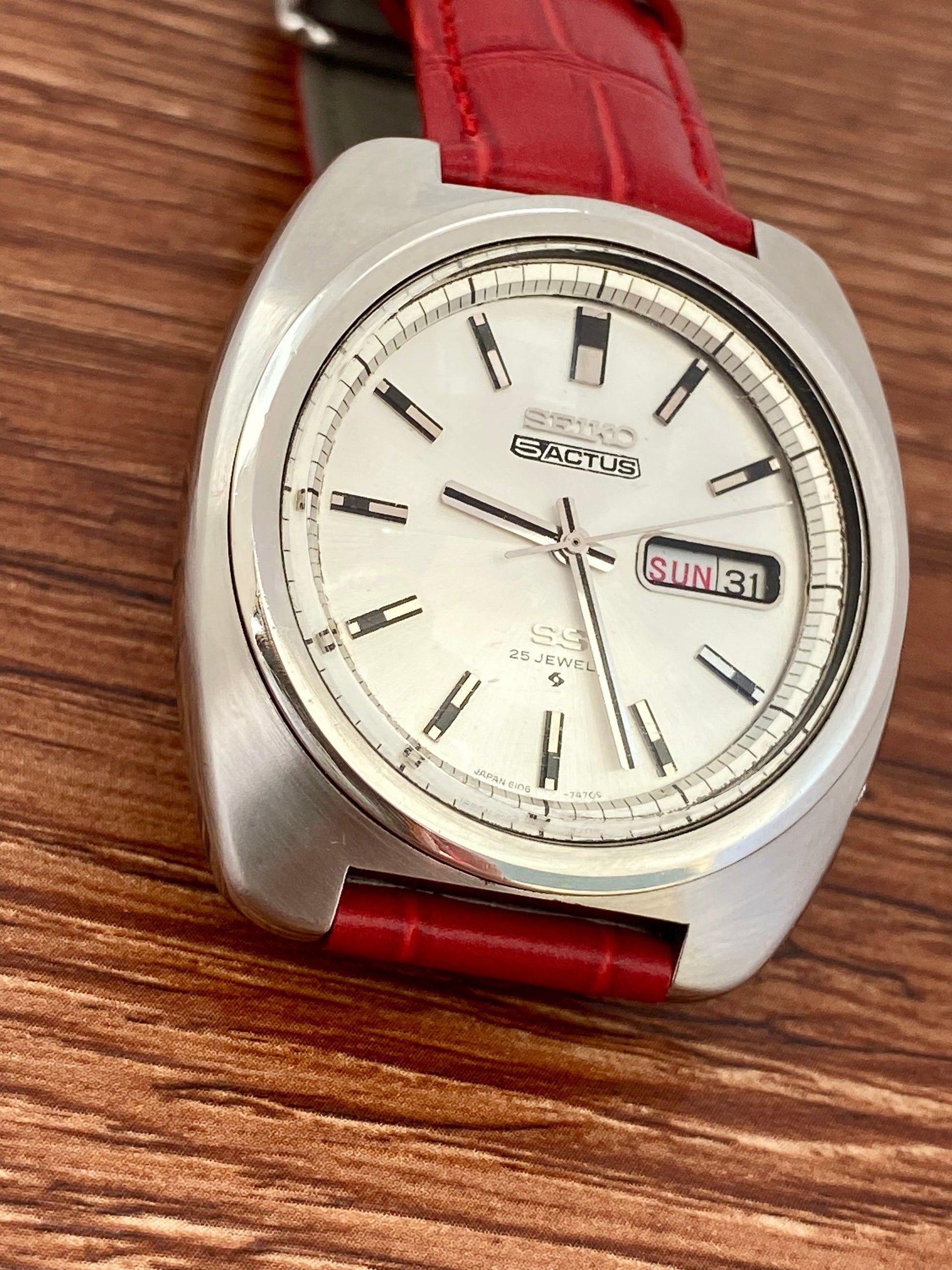Vintage Seiko 5 Actus SS 6106-7440 SERVICED Automatic - January 1970 UK VINTAGE WATCH LTD