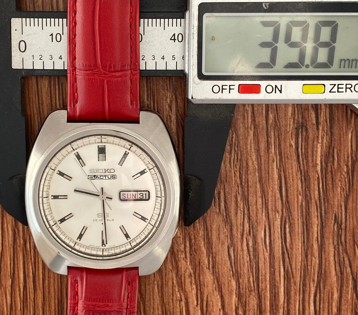 Vintage Seiko 5 Actus SS 6106-7440 SERVICED Automatic - January 1970 UK VINTAGE WATCH LTD