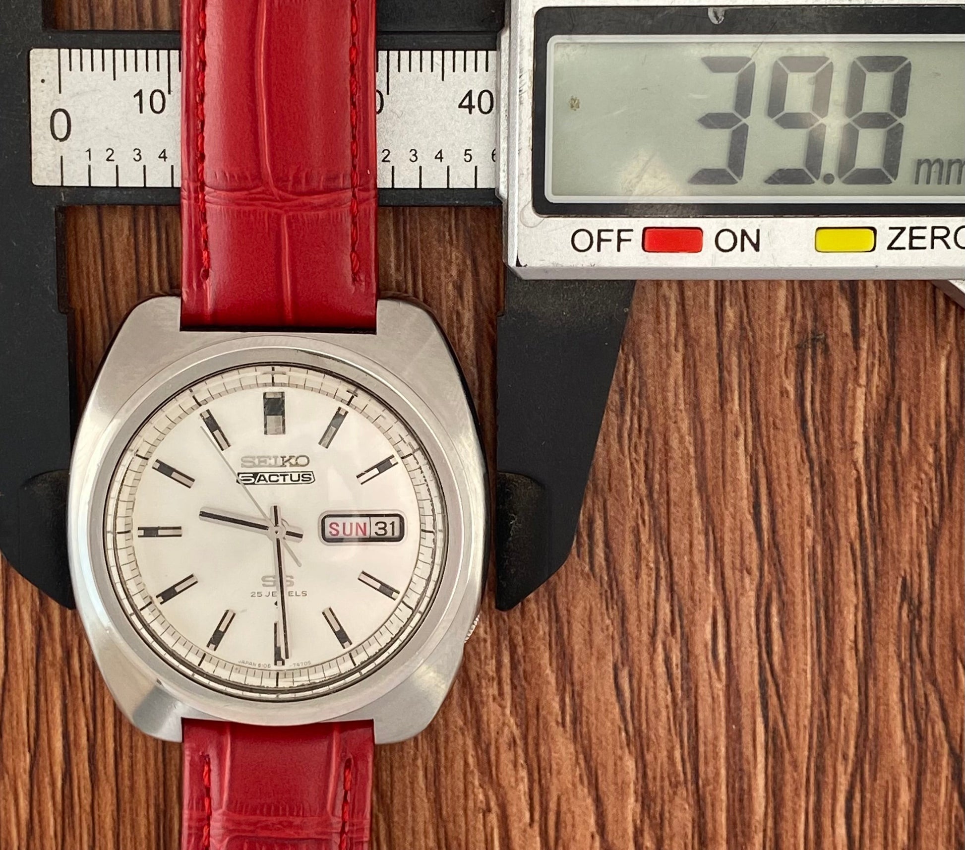 Vintage Seiko 5 Actus SS 6106-7440 SERVICED Automatic - January 1970 UK VINTAGE WATCH LTD