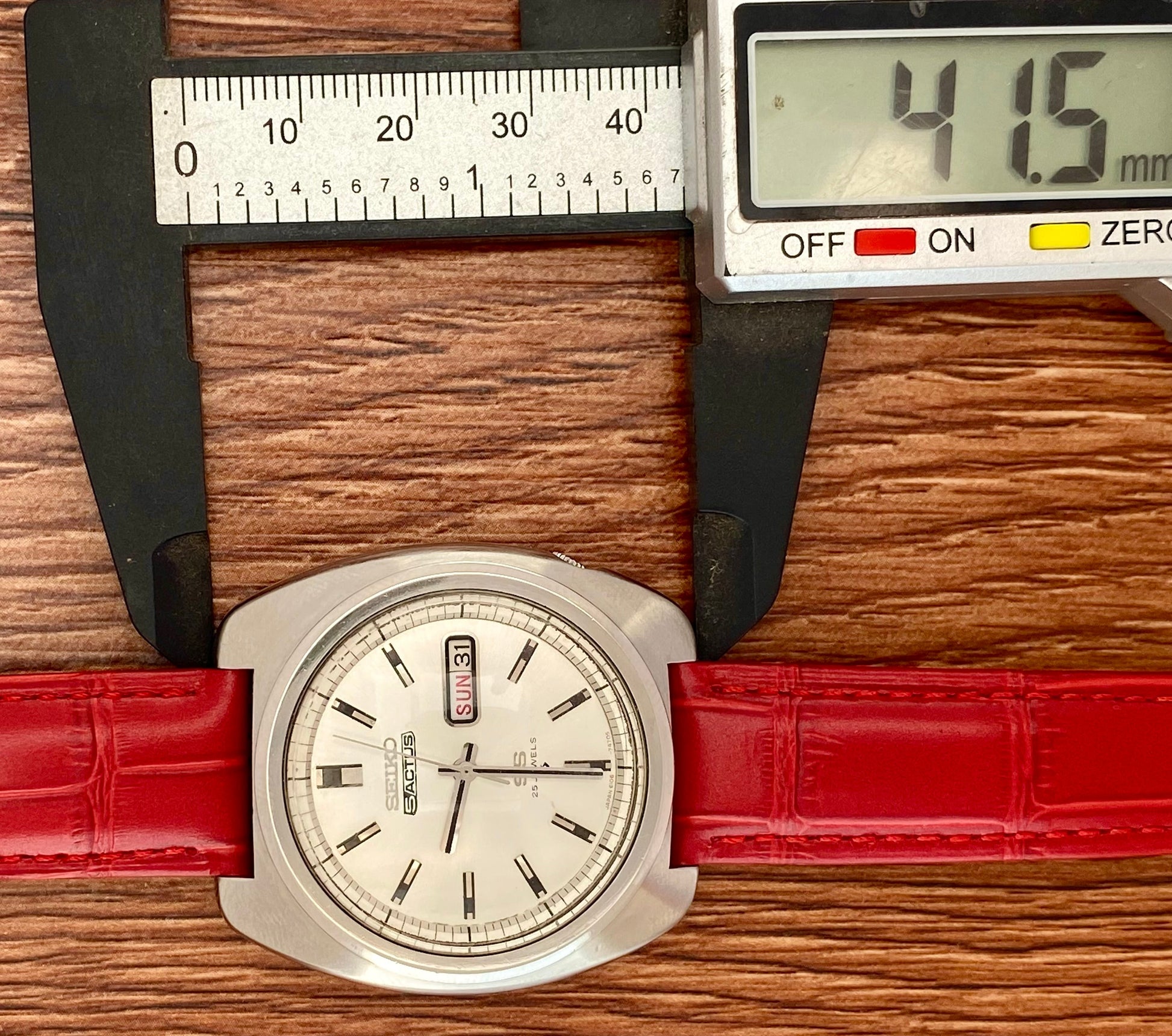 Vintage Seiko 5 Actus SS 6106-7440 SERVICED Automatic - January 1970 UK VINTAGE WATCH LTD
