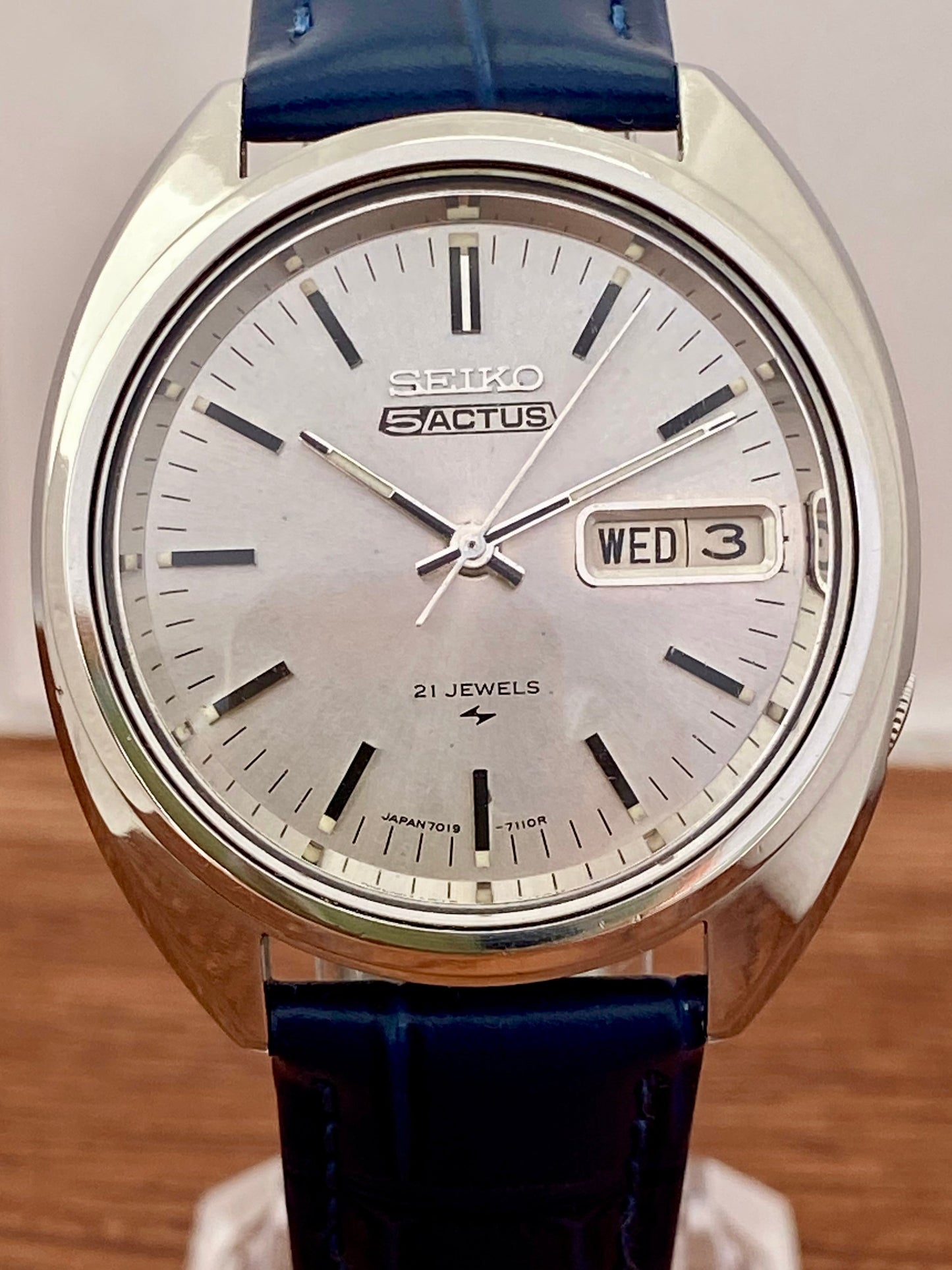 Vintage Seiko 5 Actus 7019-7070 Serviced Auto, August 1971 UK VINTAGE WATCH LTD