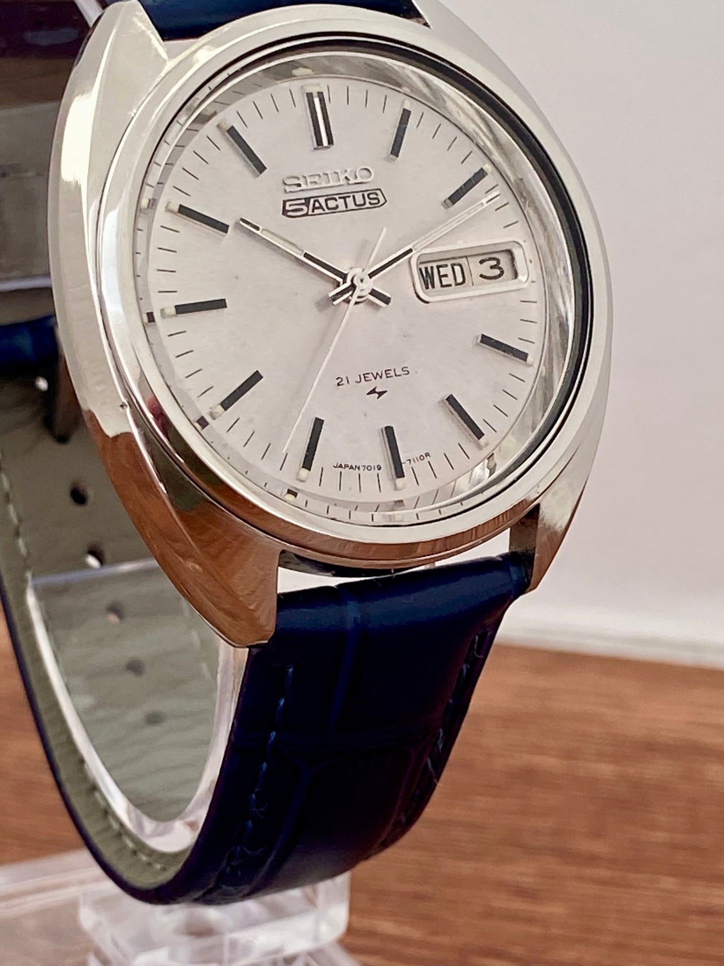 Vintage Seiko 5 Actus 7019-7070 Serviced Auto, August 1971 UK VINTAGE WATCH LTD