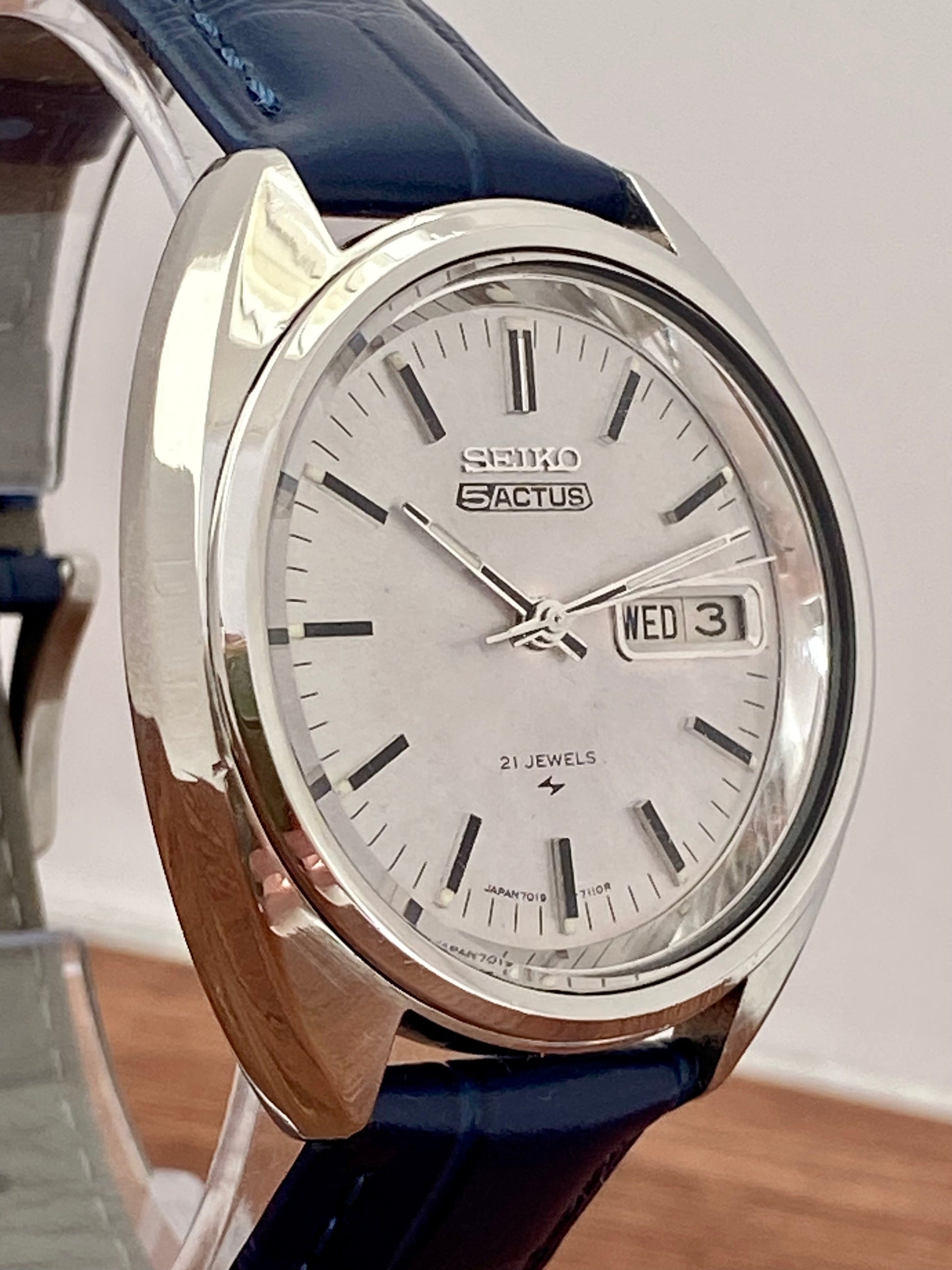 Vintage Seiko 5 Actus 7019-7070 Serviced Auto, August 1971 UK VINTAGE WATCH LTD