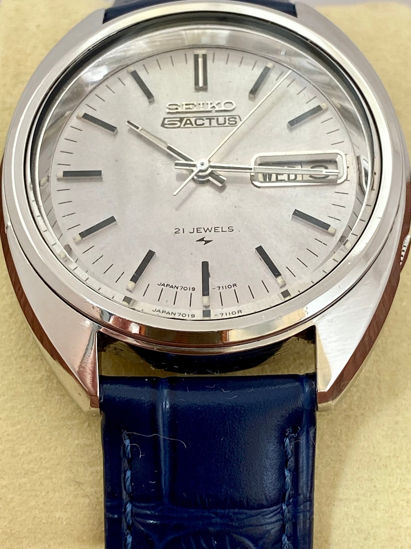 Vintage Seiko 5 Actus 7019-7070 Serviced Auto, August 1971 UK VINTAGE WATCH LTD