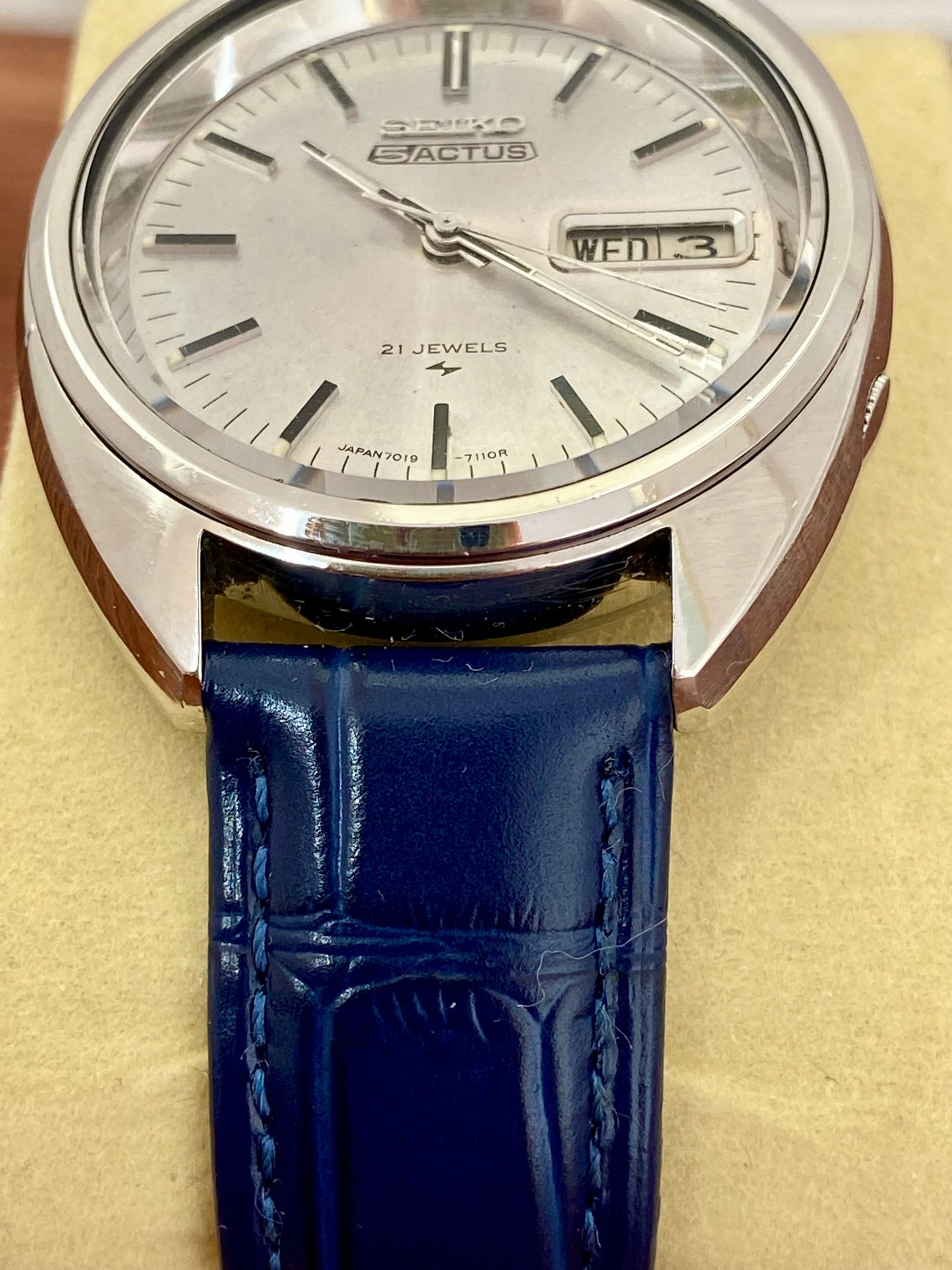 Vintage Seiko 5 Actus 7019-7070 Serviced Auto, August 1971 UK VINTAGE WATCH LTD