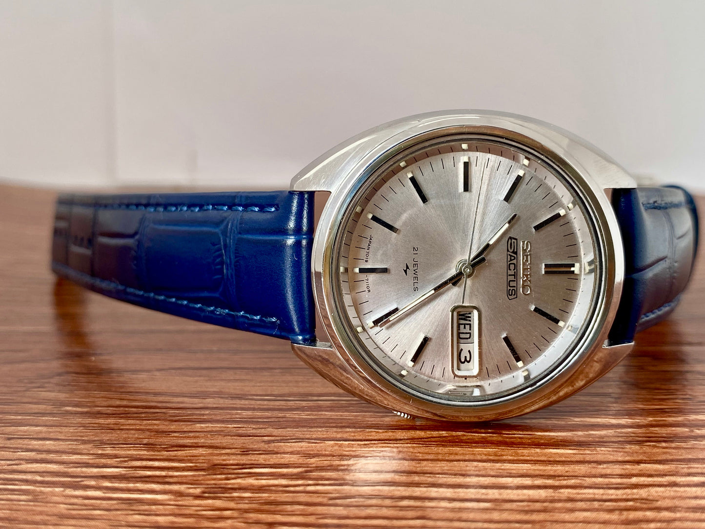 Vintage Seiko 5 Actus 7019-7070 Serviced Auto, August 1971 UK VINTAGE WATCH LTD