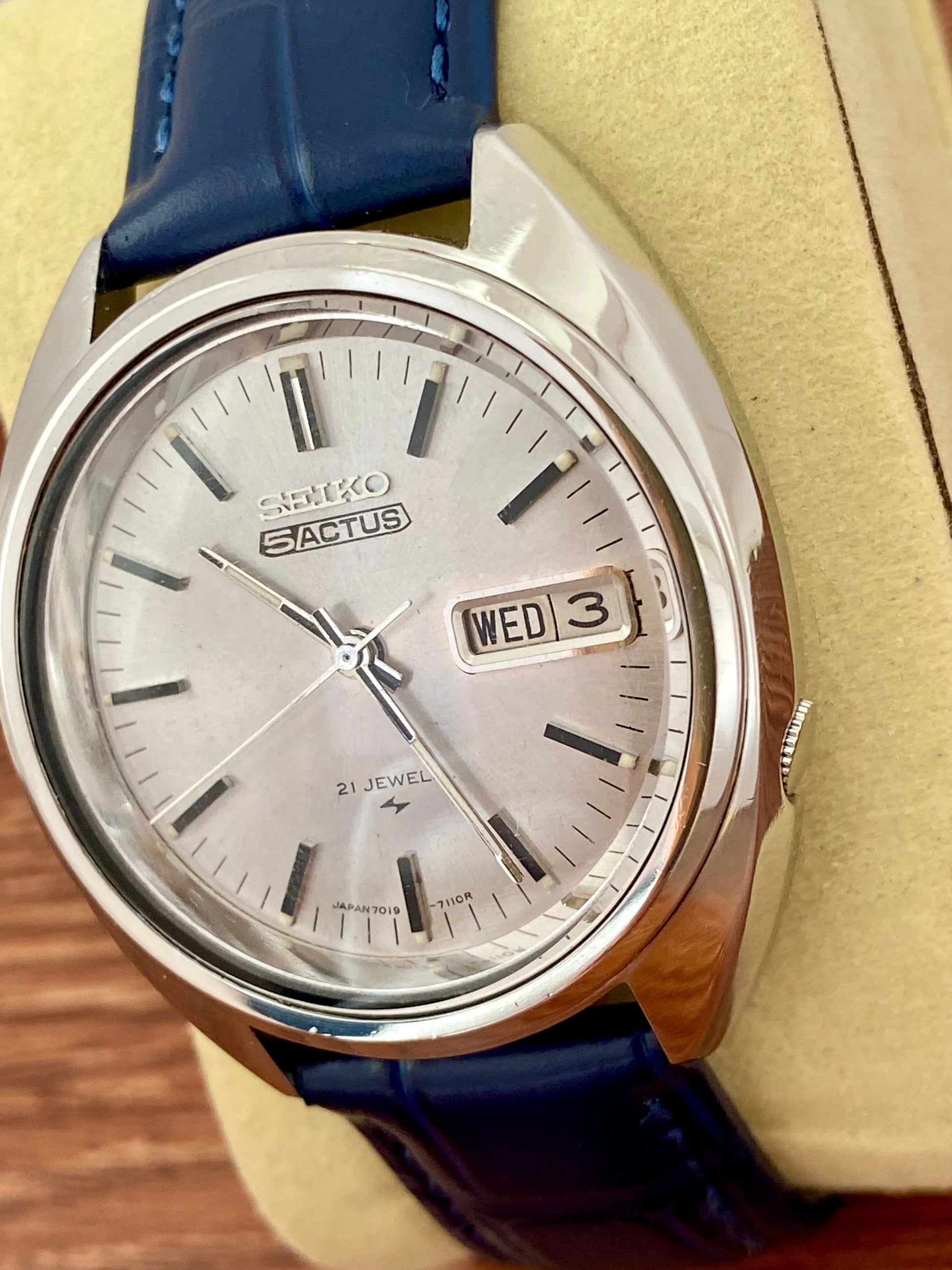 Vintage Seiko 5 Actus 7019-7070 Serviced Auto, August 1971 UK VINTAGE WATCH LTD