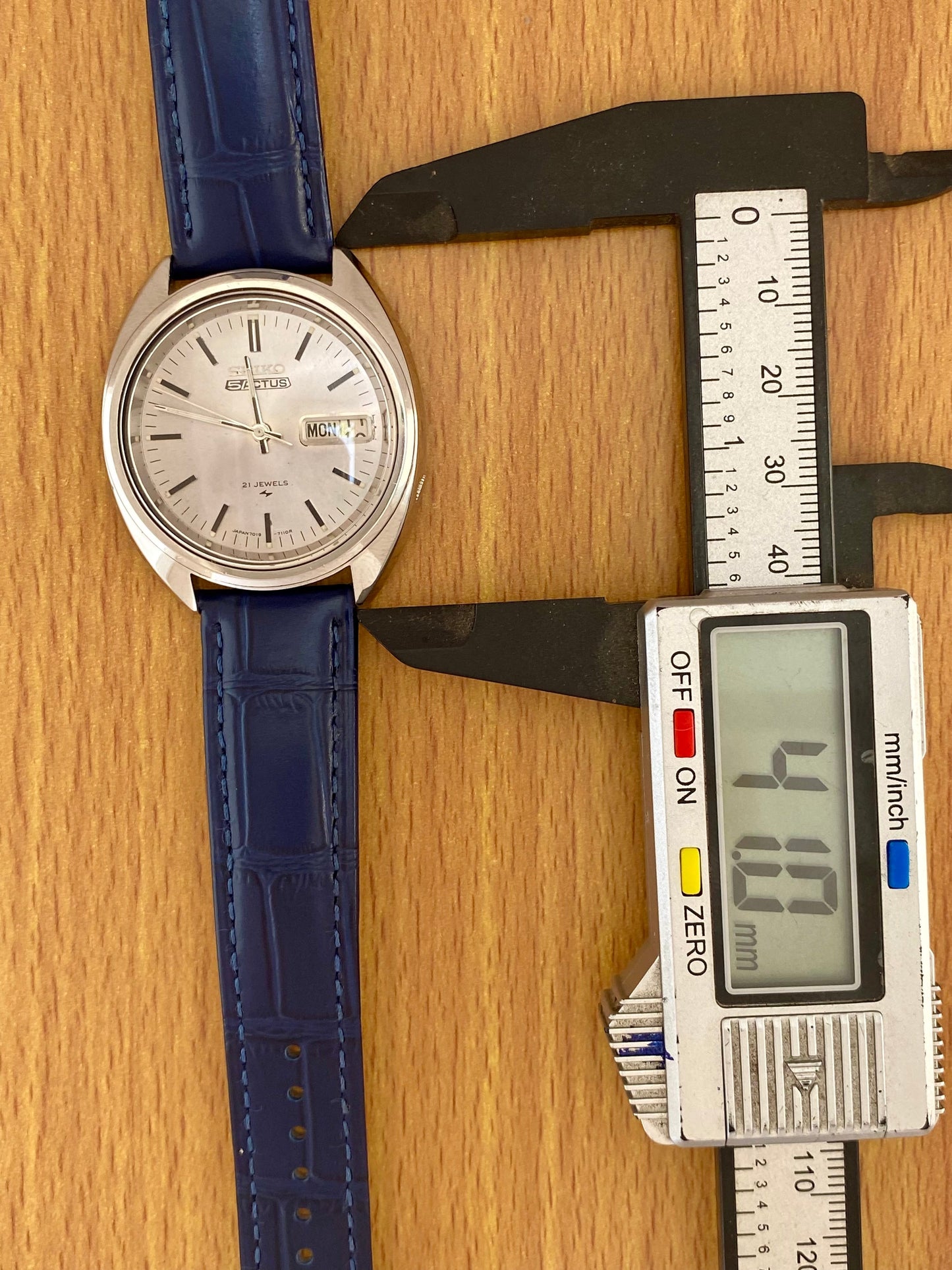 Vintage Seiko 5 Actus 7019-7070 Serviced Auto, August 1971 UK VINTAGE WATCH LTD