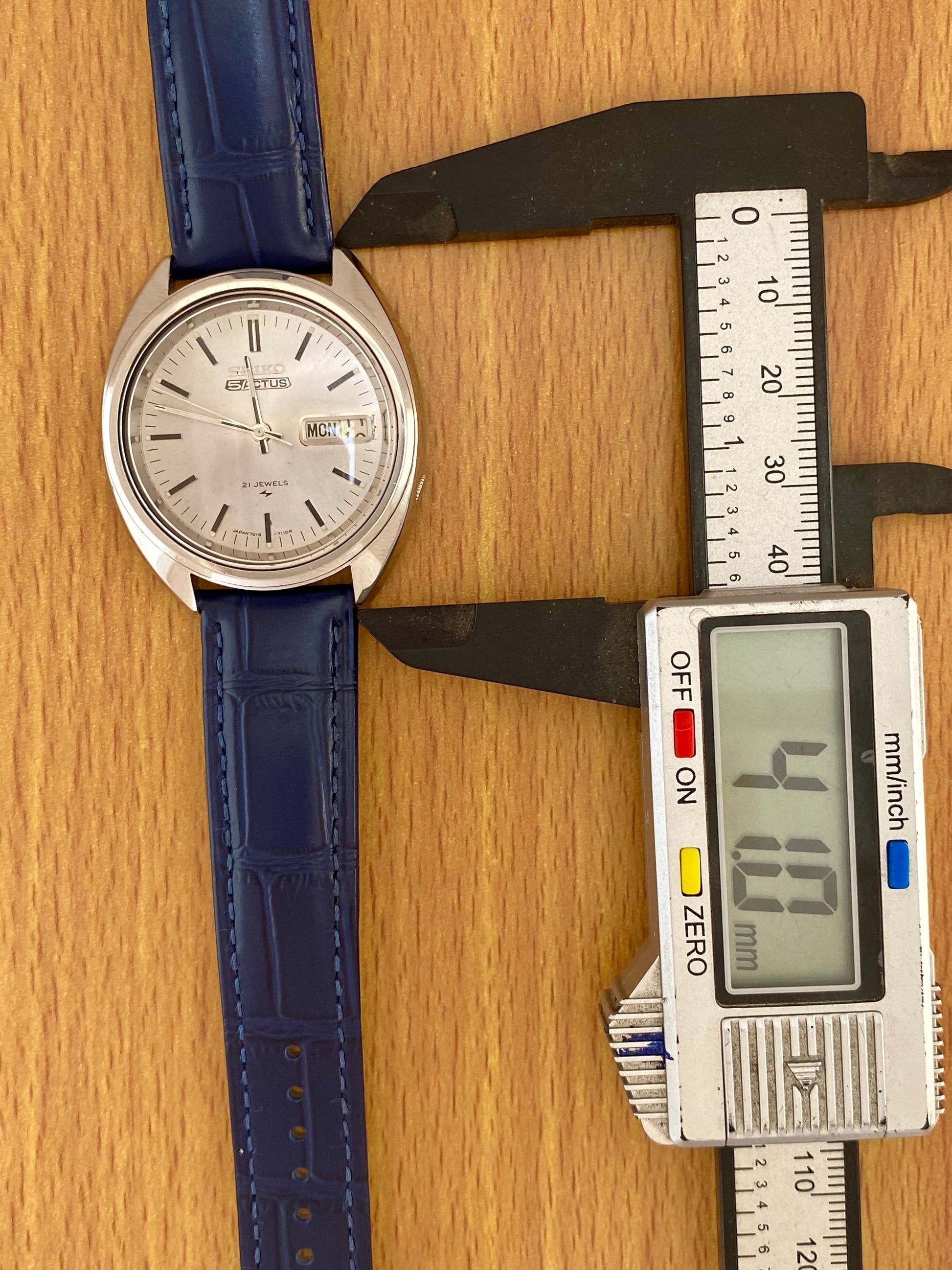 Vintage Seiko 5 Actus 7019-7070 Serviced Auto, August 1971 UK VINTAGE WATCH LTD