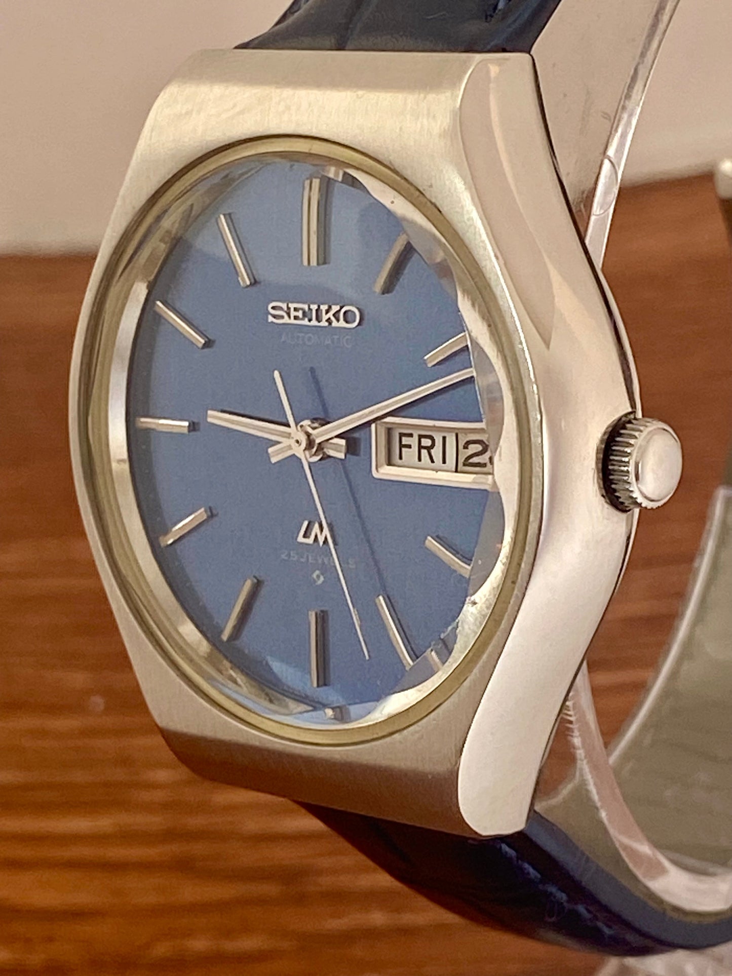 Vintage Seiko Lord Matic 5606-8100 Serviced Blue Tosca, October 1975 UK VINTAGE WATCH LTD