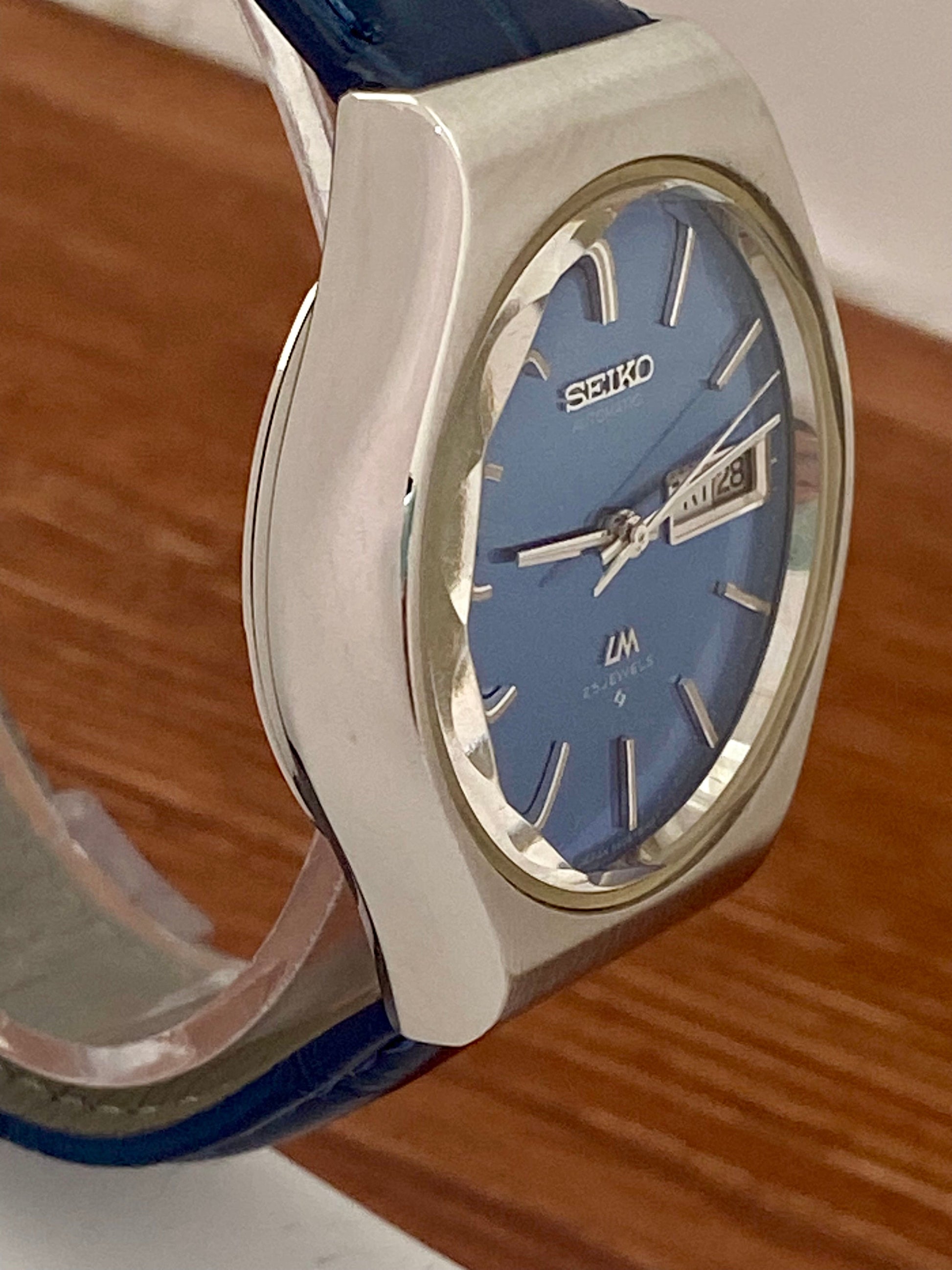Vintage Seiko Lord Matic 5606-8100 Serviced Blue Tosca, October 1975 UK VINTAGE WATCH LTD