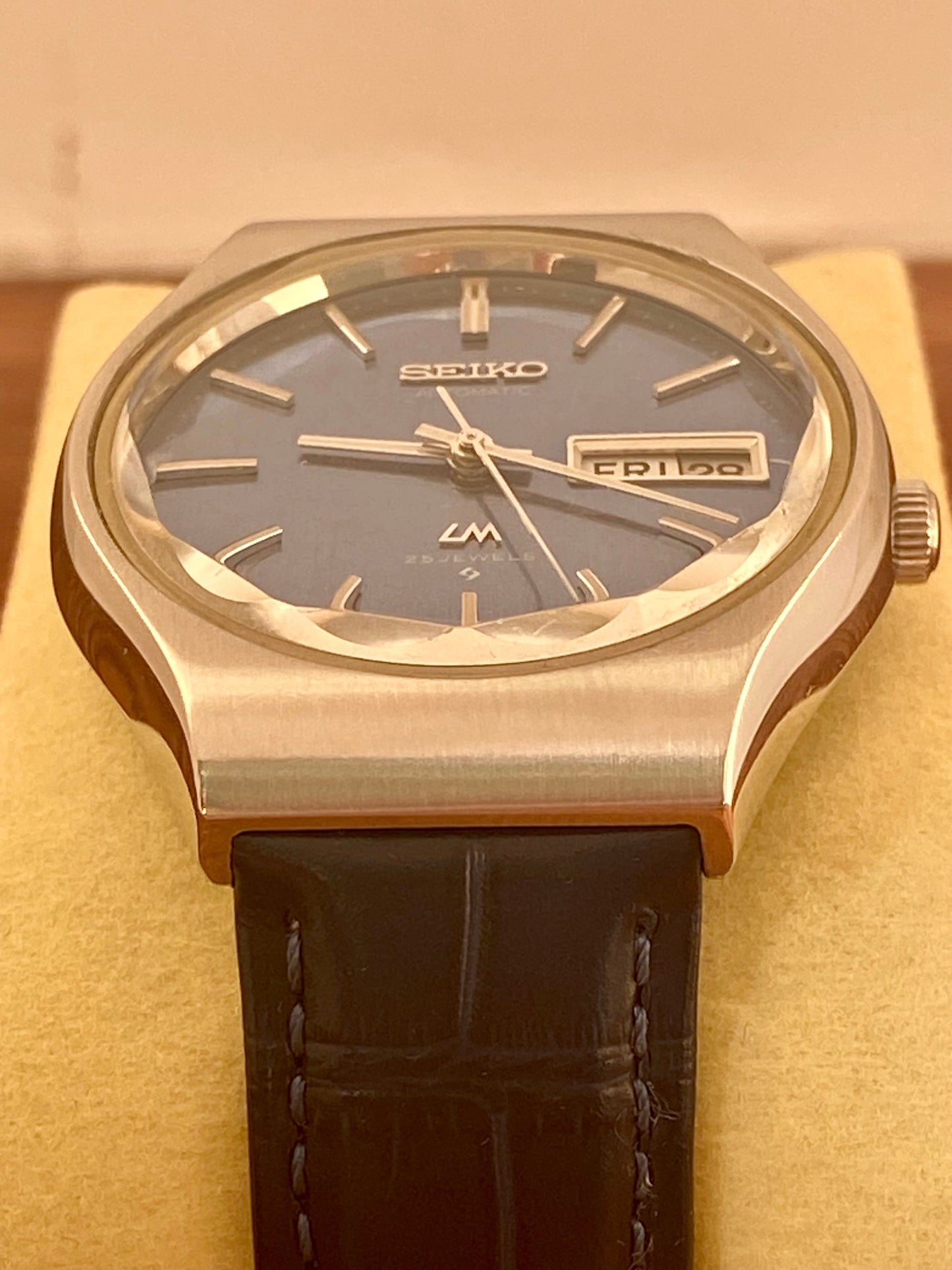 Vintage Seiko Lord Matic 5606-8100 Serviced Blue Tosca, October 1975 UK VINTAGE WATCH LTD