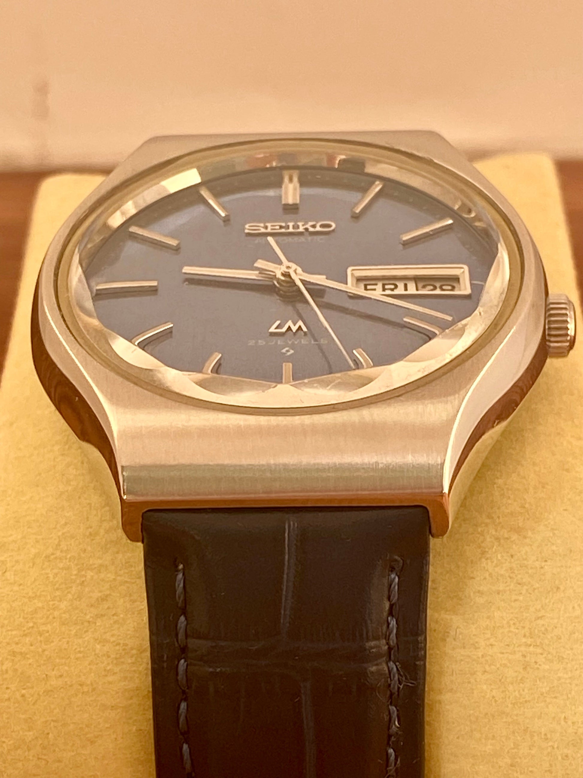 Vintage Seiko Lord Matic 5606-8100 Serviced Blue Tosca, October 1975 UK VINTAGE WATCH LTD