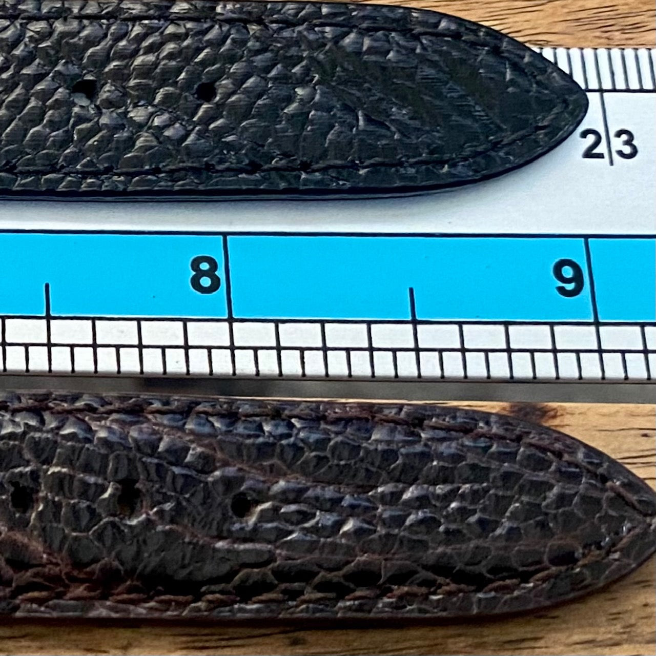 Vintage Seiko Quartz QZ 0923-5010 Silver Tree Bark, September 1975 UK VINTAGE WATCH LTD