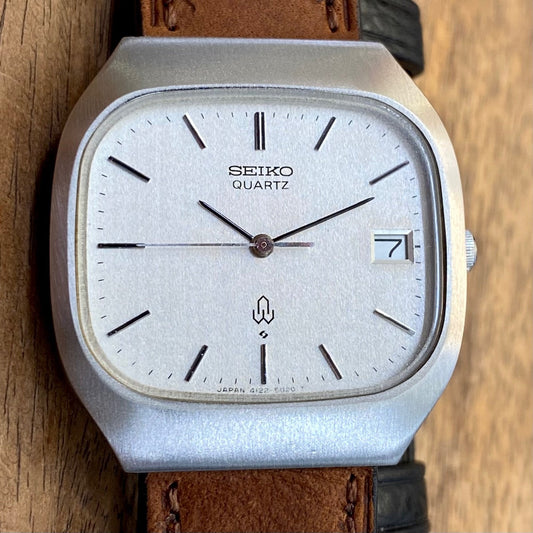 Vintage Seiko Quartz 4122-5010 White Sand, TV Case, April 1980 UK VINTAGE WATCH LTD
