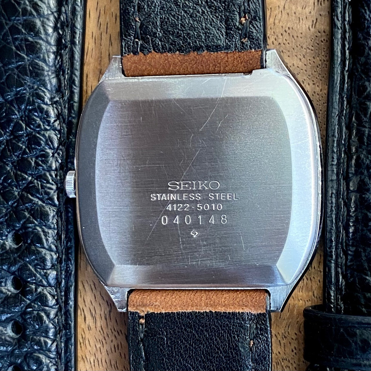 Vintage Seiko Quartz 4122-5010 White Sand, TV Case, April 1980 UK VINTAGE WATCH LTD