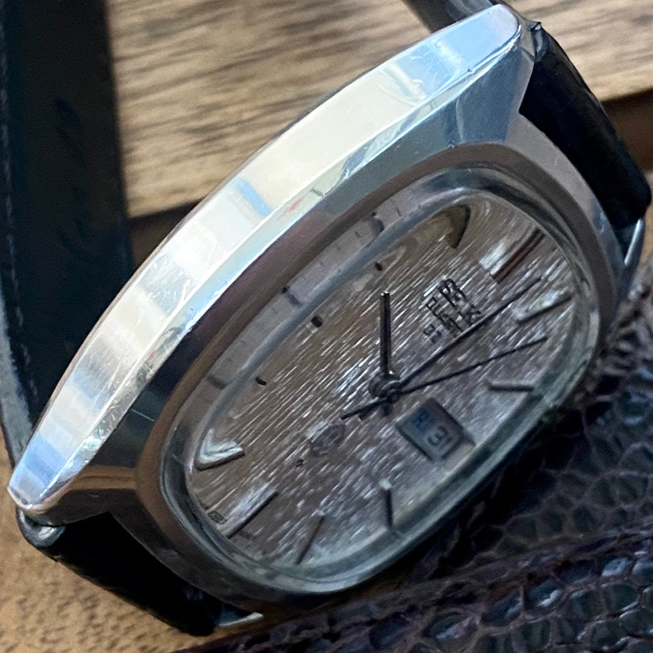 Vintage Seiko Quartz QZ 0923-5010 Tree Bark, September 1975 – UK